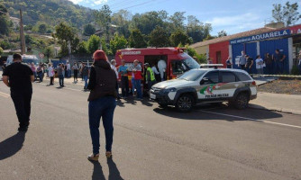 Adolescente invade creche com facão e mata três crianças e uma professora em SC