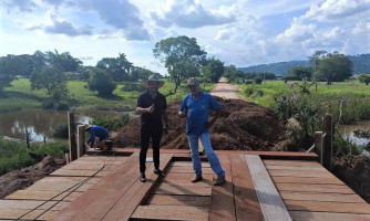 Prefeito Jonas Campos entregará nesta sexta-feira pontes, retroescavadeira, ônibus e fará o acender das Luzes de Natal em Reserva do Cabaçal