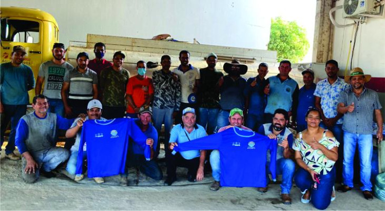 SERVIDORES DA SECRETÁRIA DE OBRAS GANHAM UNIFORMES NOVOS, EM RESERVA DO CABAÇAL