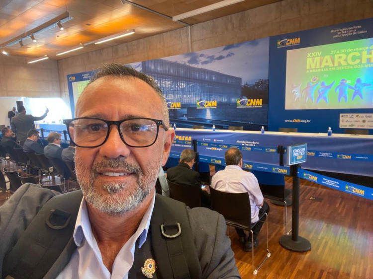 Prefeito Enilson Rios de Araputanga participa da mobilização municipalista promovida pela CNM e em busca de emendas parlamentares