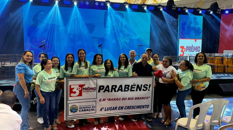 Escola Municipal Barão do Rio Branco de Reserva do Cabaçal recebe premiação do governo do estado de 4º lugar em crescimento do Alfabetiza-MT